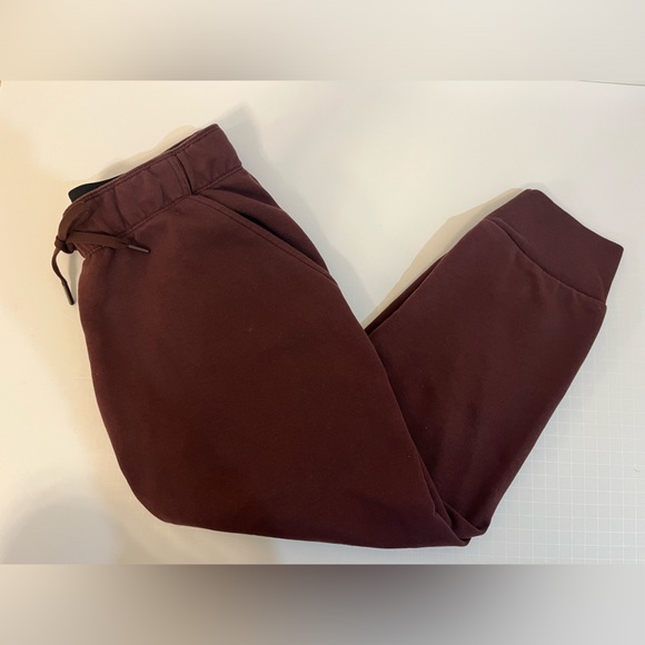 Nike Dry Endurance 7/8 Joggers in Burgundy Crush - Picture 5 of 10